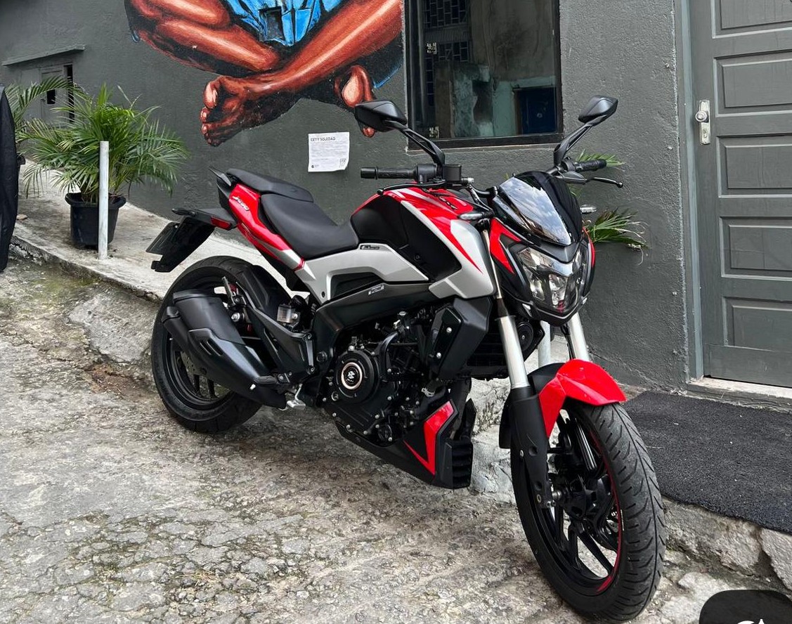 Bajaj Dominar 1
